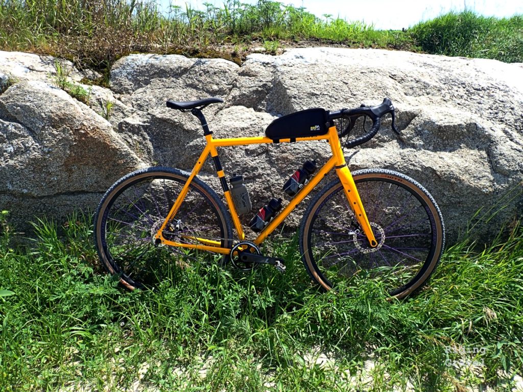 The Standard Rando v2 with 700c wheels in an outdoor setting