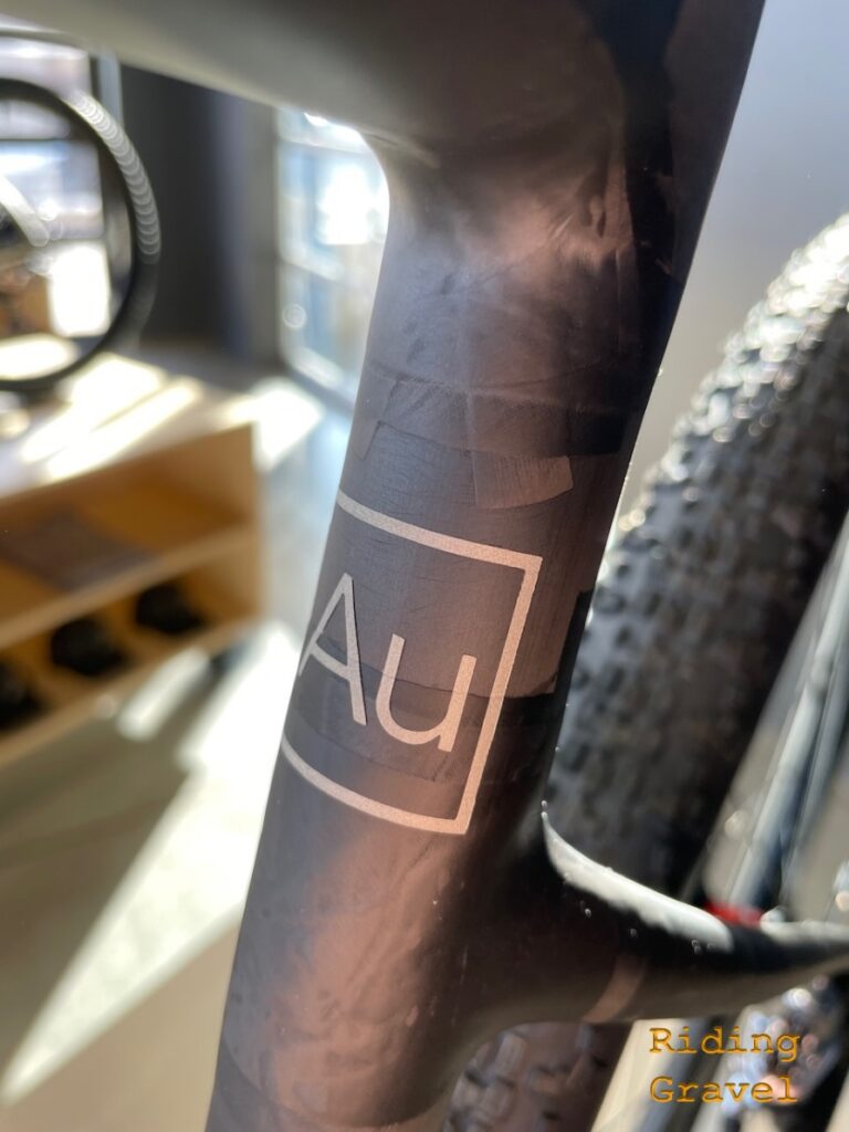 Detail on the Lycos seat tube showing the "Au" atomic symbol for Gold. 