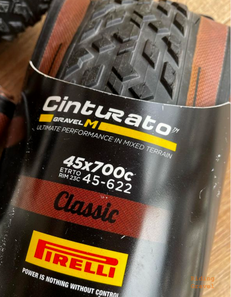 Detail of the package and tire for Pirelli's cinturato Gravel M