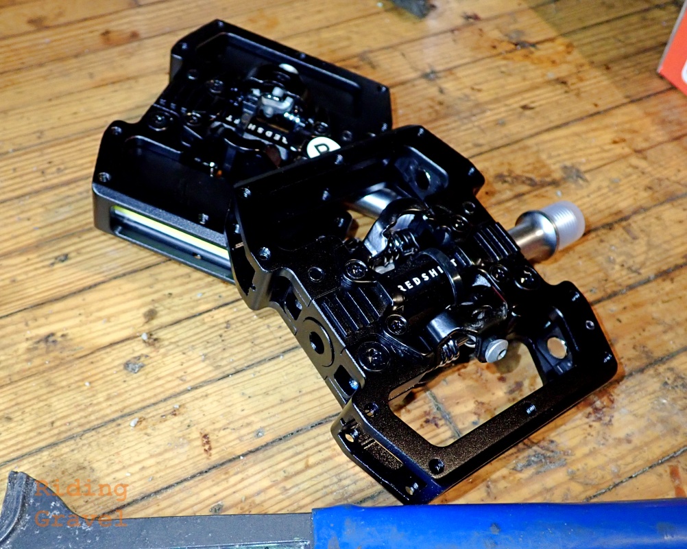Redshift Sports Arclight PRO pedals shown with and without light modules installed.
