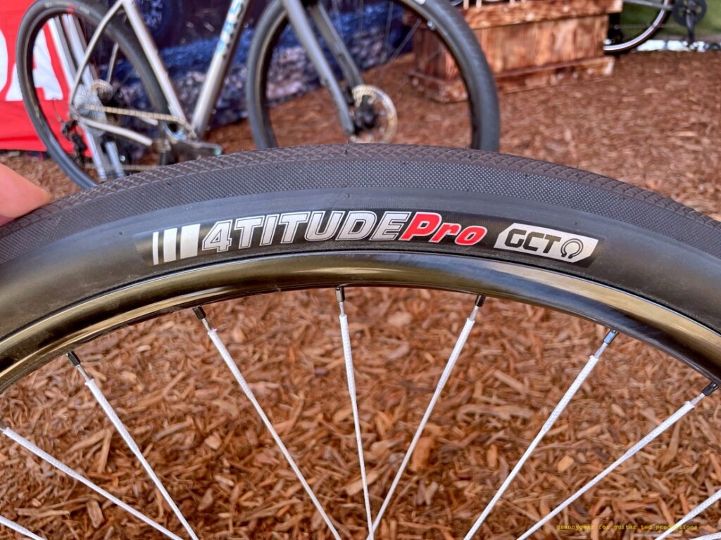 Detail of the Kenda 4titude tire Sea Otter